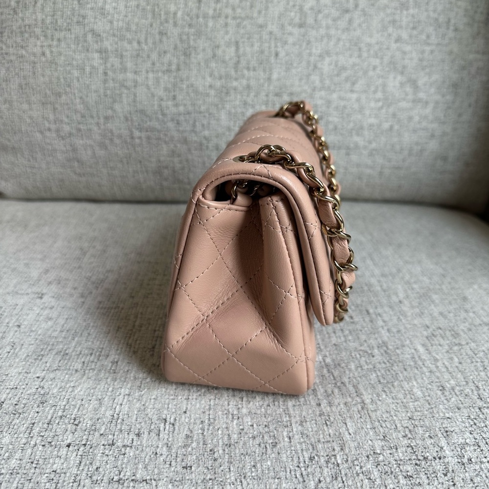 BEAUTIFUL Chanel 21a beige classic mini square - Picture 5 of 13